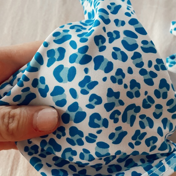 BLUE LEOPARD BIKINI TOP - Picture 3 of 3